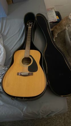 Yamaha F310 acoustic guitar with case