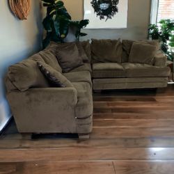 Brown Jackson Furniture Sectional Sofa Couch **ALL NYC DELIVERY**