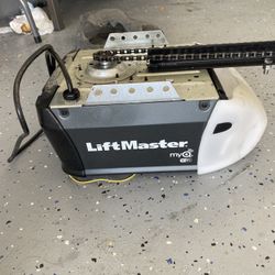 Lift Master Garage Door Opener  free 