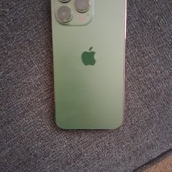 IPhone 13 Pro-Excellent condition only used for a month!