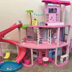 Barbie Dreamhouse Pool Party