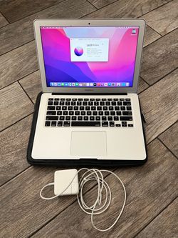 2017 MacBook Air 13” 8GB RAM 128GB SSD with Charger and Case