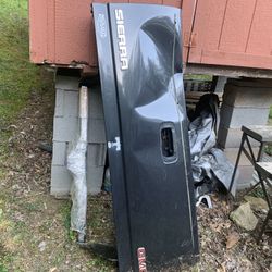 2005 GMC Tail Gate