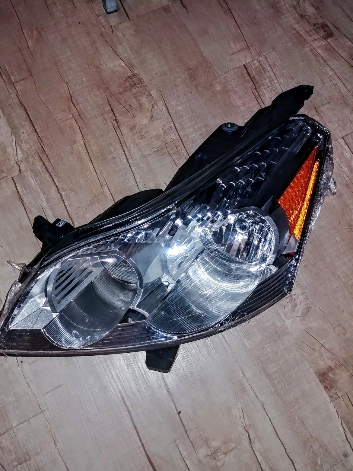 Chevrolet Traverse Left Replacement Head Lamp TYC 20-9064-00-1 BRAND NEW 2009-2012