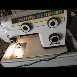 Nelco LaBelle Vintage Sewing Machine