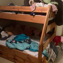 bunk bed with pull out on the bottom 