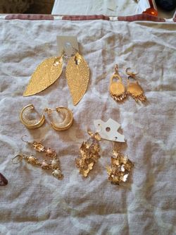 Aretes Oro laminado a $4 ç/u