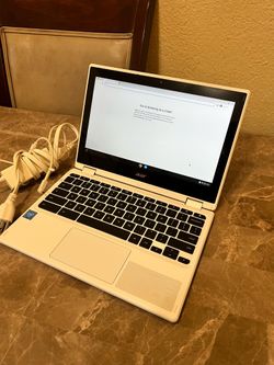 Chromebook Laptop 4GB R11 Convertible Touchscreen + Charger Included