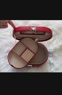 New Train Case StyleTuscan Design Leather Grain Red Storage Jewelry Box. Locks with Key. Great for home or travel. 2 compartments