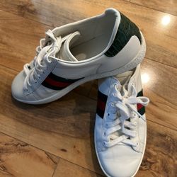 Gucci Women's Ace Low-Top Sneakers!! 