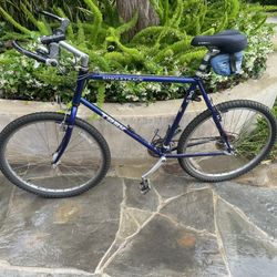 TREK 930 Mountain Bike