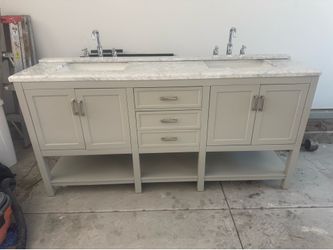 Double sink vanity