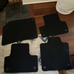 Official Volvo XC40 Car Mats 