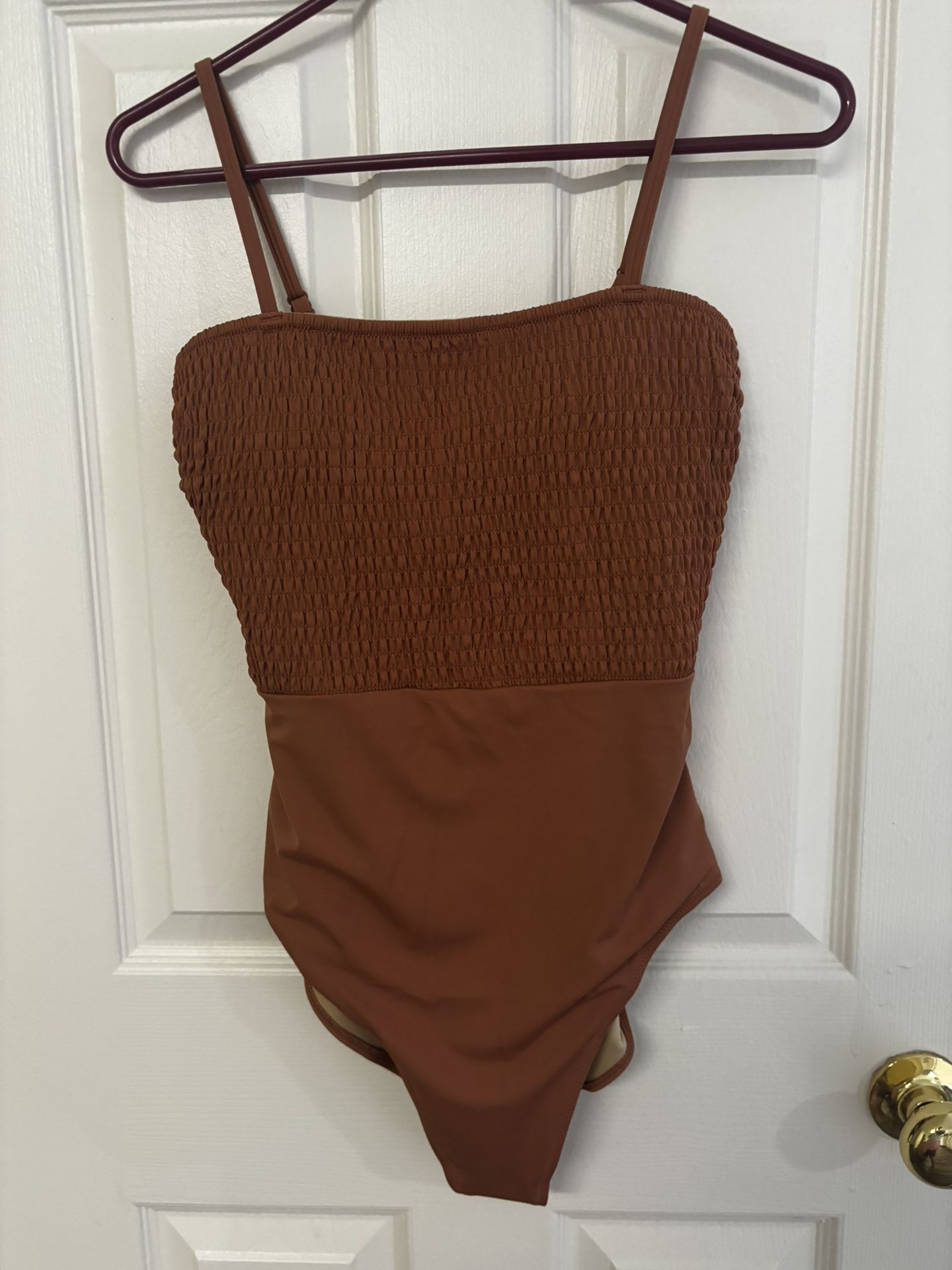 Old Navy Women’s One Piece Swimsuit Size M