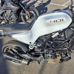 2023 Husqvarna Svartpilen 401