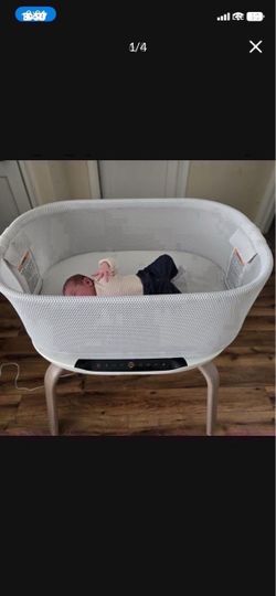LOW PRICE MOVING- $450 + TAX RETAIL GRACO SMARTSENSE BABY BASSINET