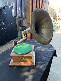 Victors Phonograph Records Player