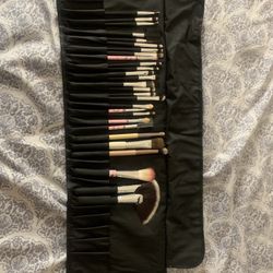 Makeup Brush Pouch / Hello kitty Brushes Included 