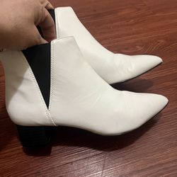 Womens Boots Size 7.1/2 