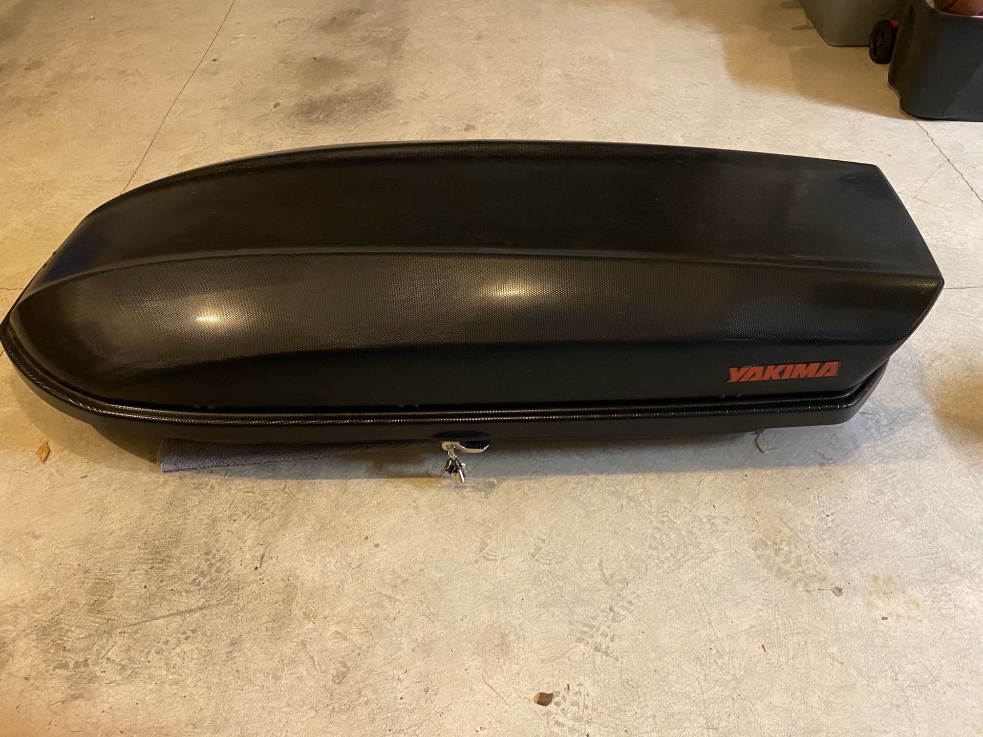 Yakima Carbonite Skybox 16 / Cargo Box- Excellent Condition. Nearly New