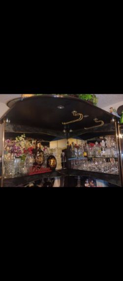$500 full size black and gold bar set Good Nice condition comes off and easy pieces ready for pickup