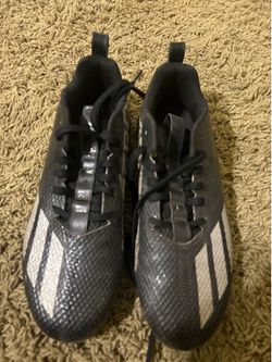 Men football cleats size 6