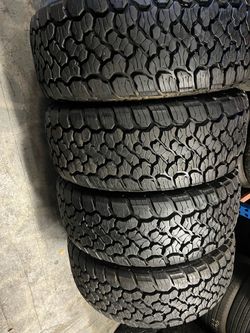 Tengo estas  4 llantas 33X12.50R17LT ALL TERRAIN A/T OTANI seminuevas