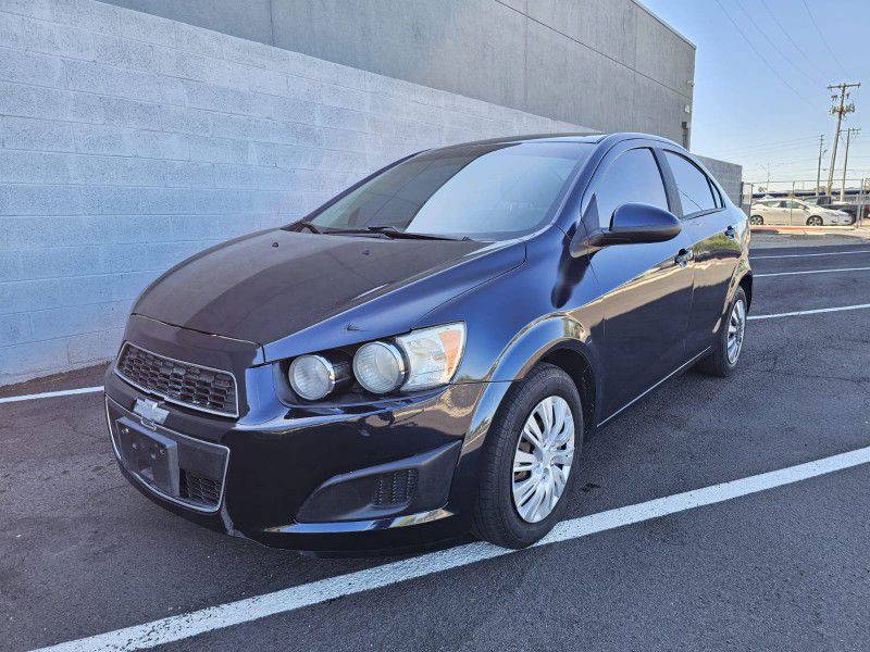 2015 CHEVY SONIC LS. GREAT ON GAS, RUNS GOOD 🚘