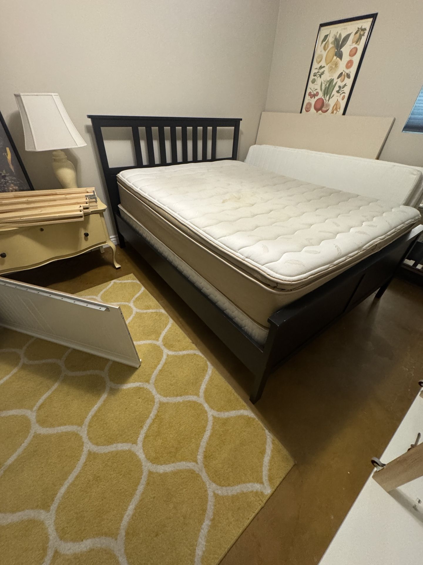 **Awesome**Queen Bed Frame And Mattress***