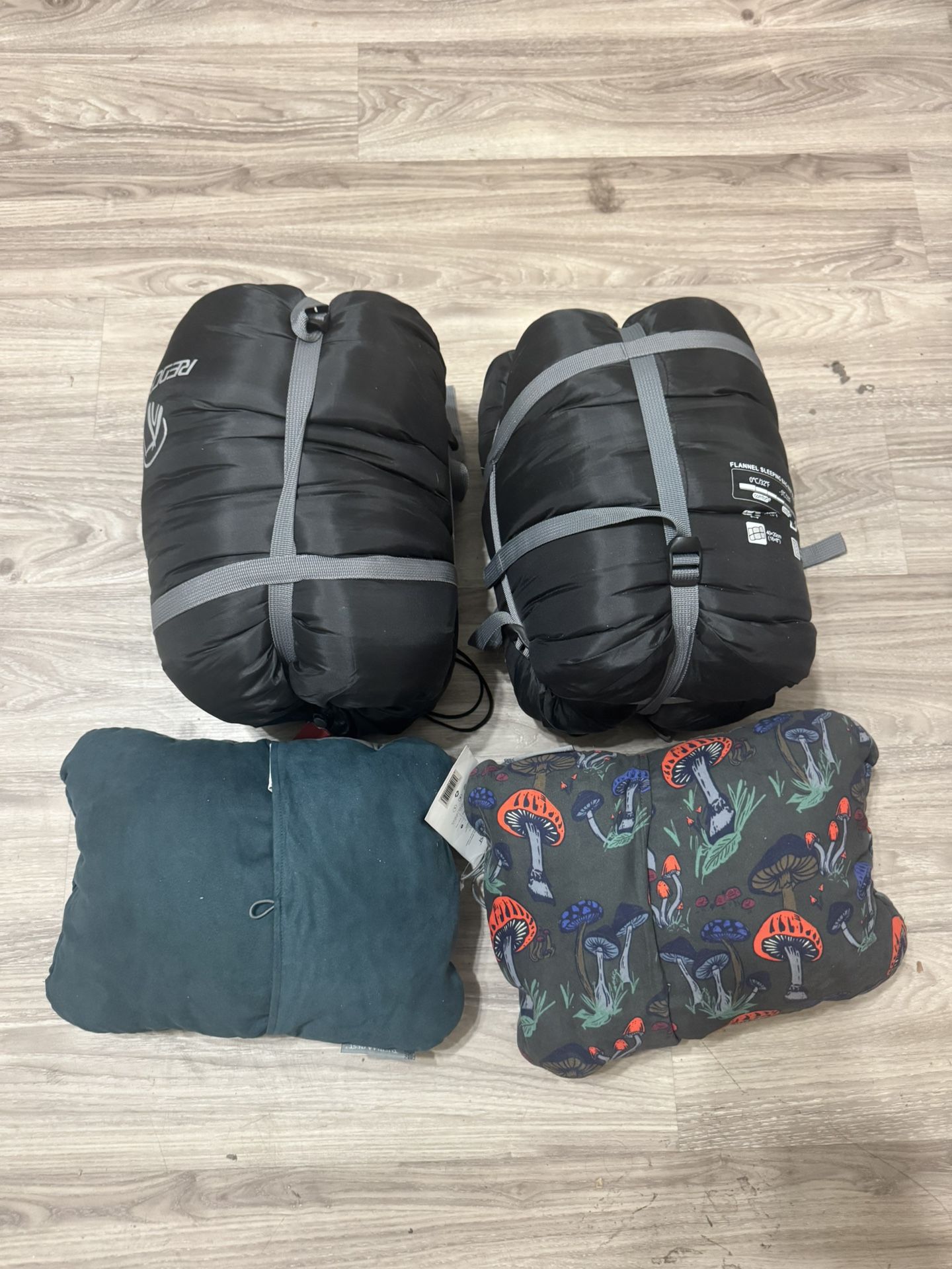 2x Flannel Sleeping Bags & 2x Travel/camping Pillows