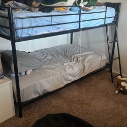 Twin Bunkbeds