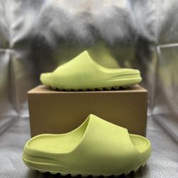 Adidas Yeezy Slide Green Glow 