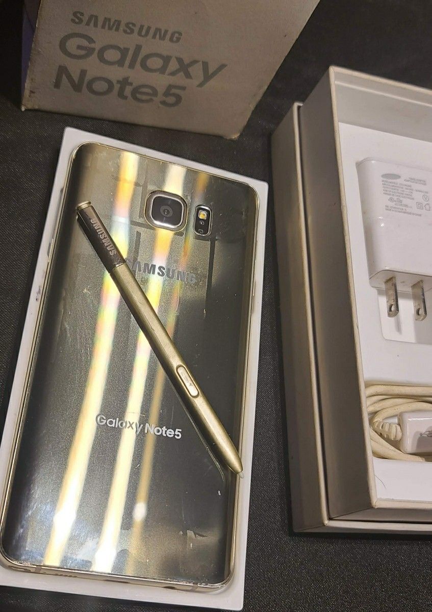 THE FLAGSHIP SAMSUNG GALAXY NOTE 5 UNLOCKED AND BRAND NEW!!