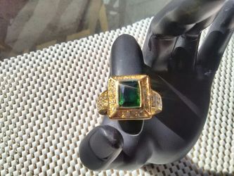 10k gold emerald ring size 10