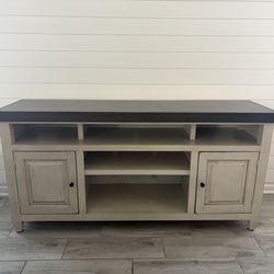 Wooden TV Console Cabinet in excellent condition