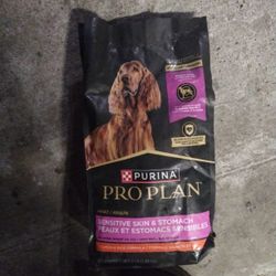 PURINA Pro Plan Specialized Skin and Stomach, 4 Lbs