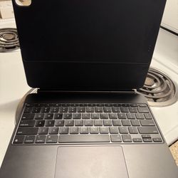 13” M4 IPad Pro Magic Keyboard