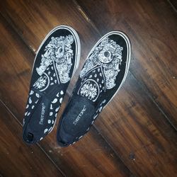 Vans Slip Ons SIZE 7/9 -Black Sugar Skull & Bandana Pattern  (Unisex)
