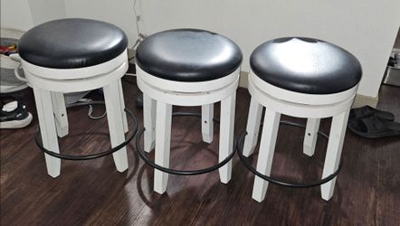 3 Counter Height Bar Stools Excellent Condition