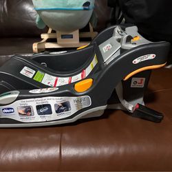 Chicco Rear Facing Infant Car Seat and Base