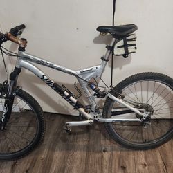 Specialized Xc Mountain Bike 💥💥💥💥💯💯💯💥💥💥💥💥💥