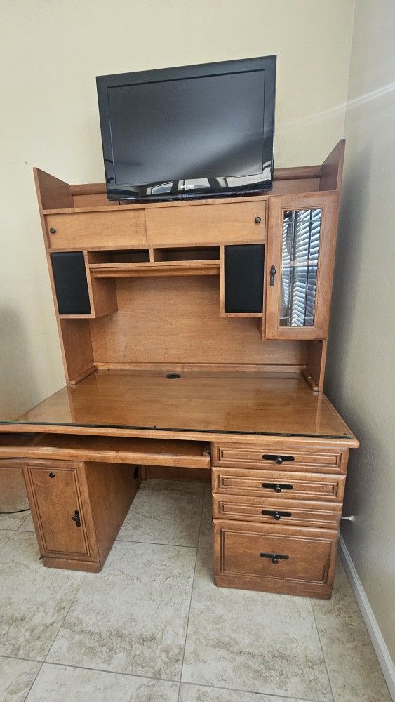 Solid Maple Desk With Hutch In Great Shape