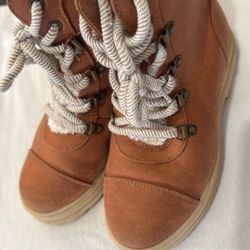  Pre-owned girl boots for sale  In great condition  Black boots size 3  Brown boots size 2  Asking price is $30.00 In