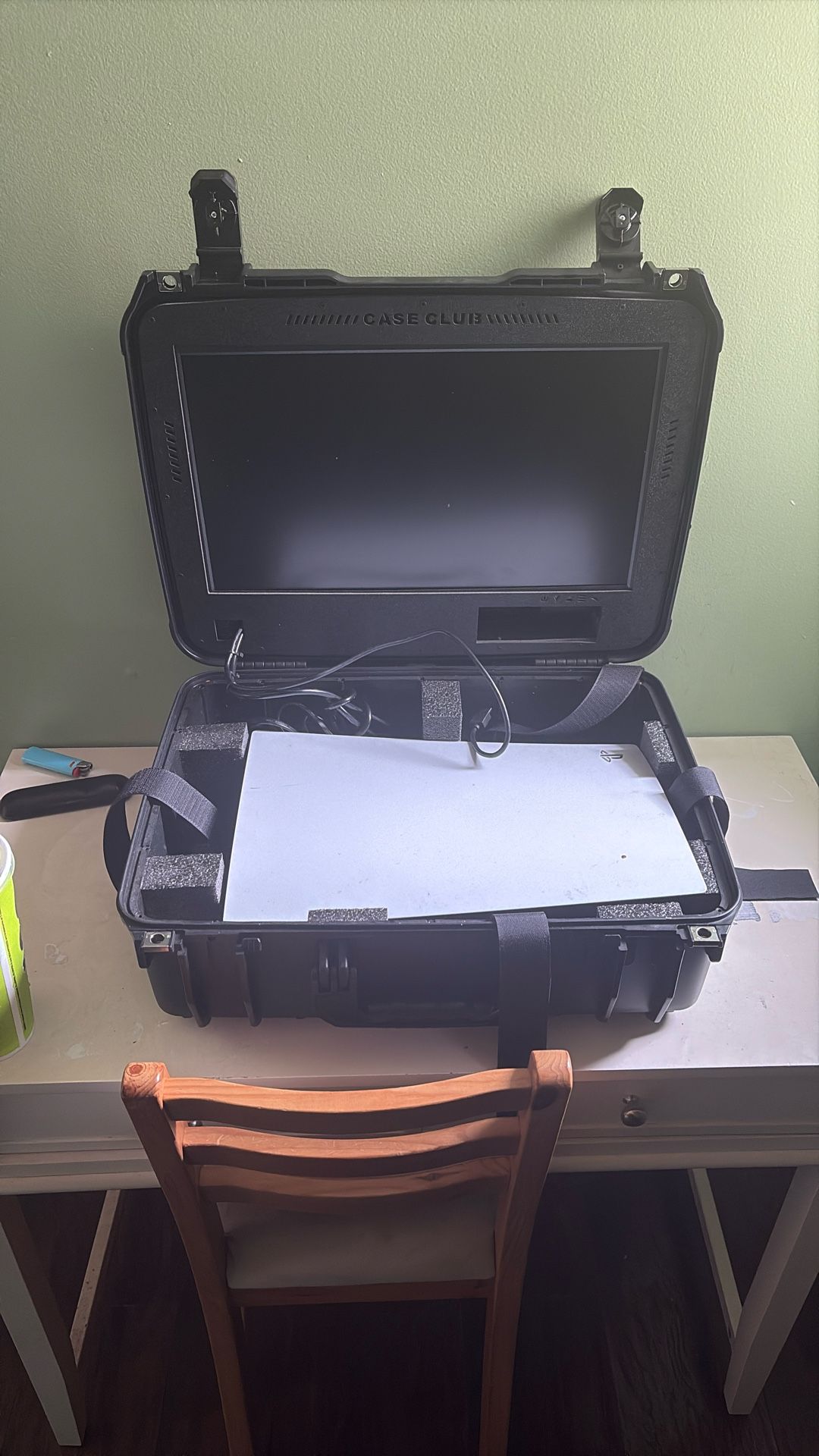 PS5 w / Case Club Monitor 