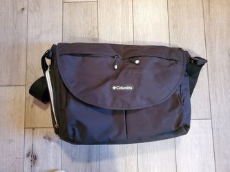 Columbia Outfitter Diaper Bag. Like new!! Excellent condition. Cooler pocket and changing pad. $25 obo