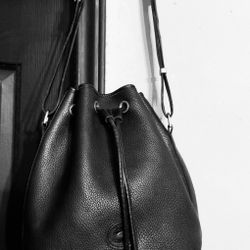 DOONEY & BURKE BLACK VINTAGE BUCKET BAG$100