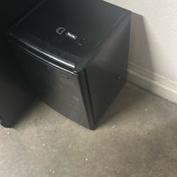 Mini Fridge/ Freezer