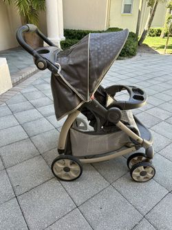 Graco Stroller With Swivel Wheels And Storage
