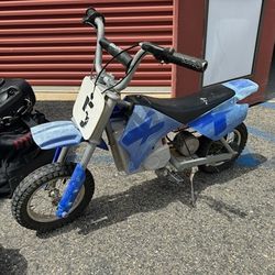 Razor Motorcycle Kids ( Needs Charger)