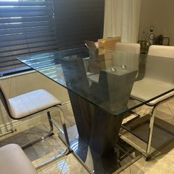 Dining Table And 4 Chairs 